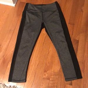 Black leggings with gray horizontal lines